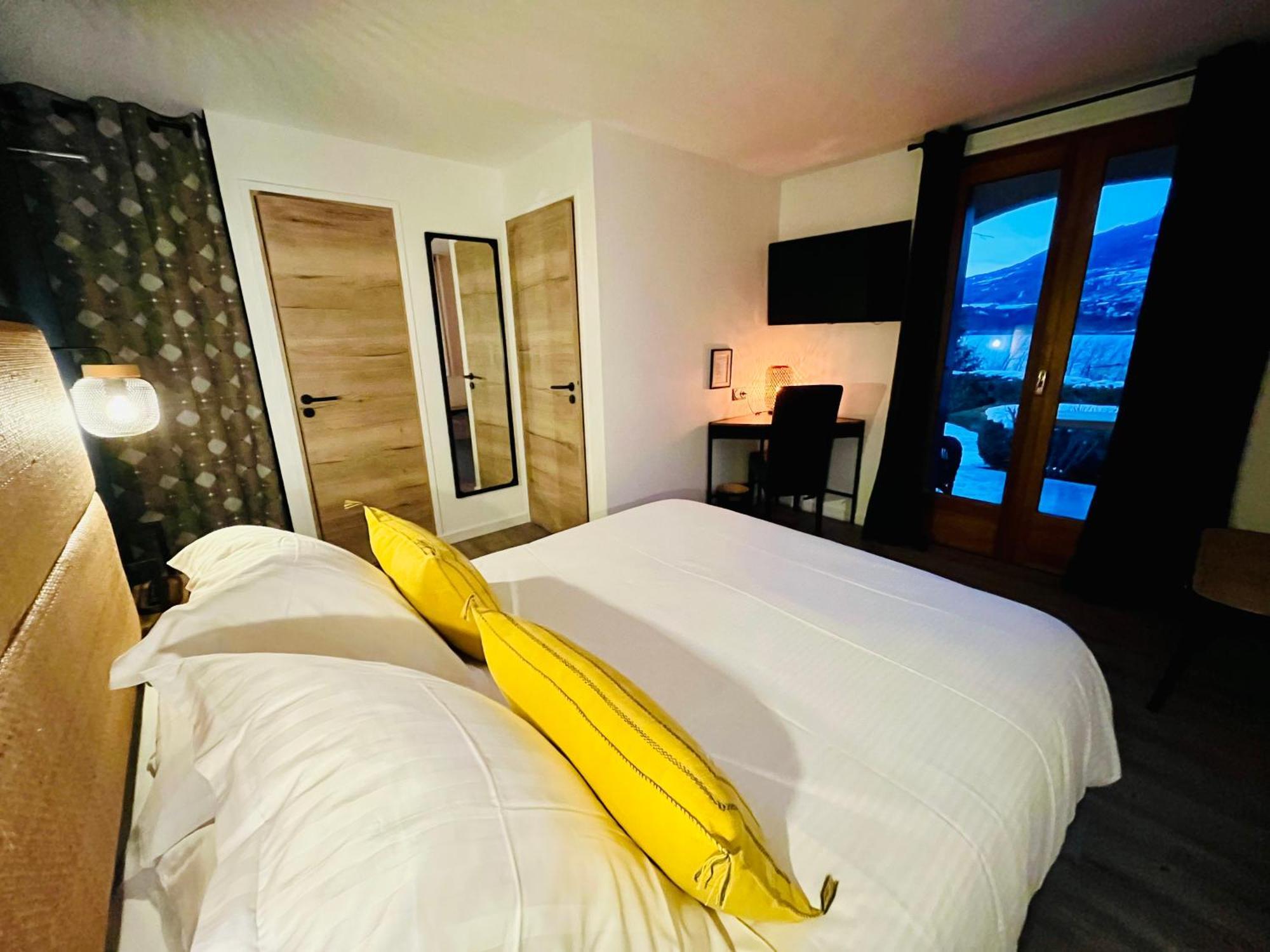 Hotel Les Chaumettes Savines Room photo